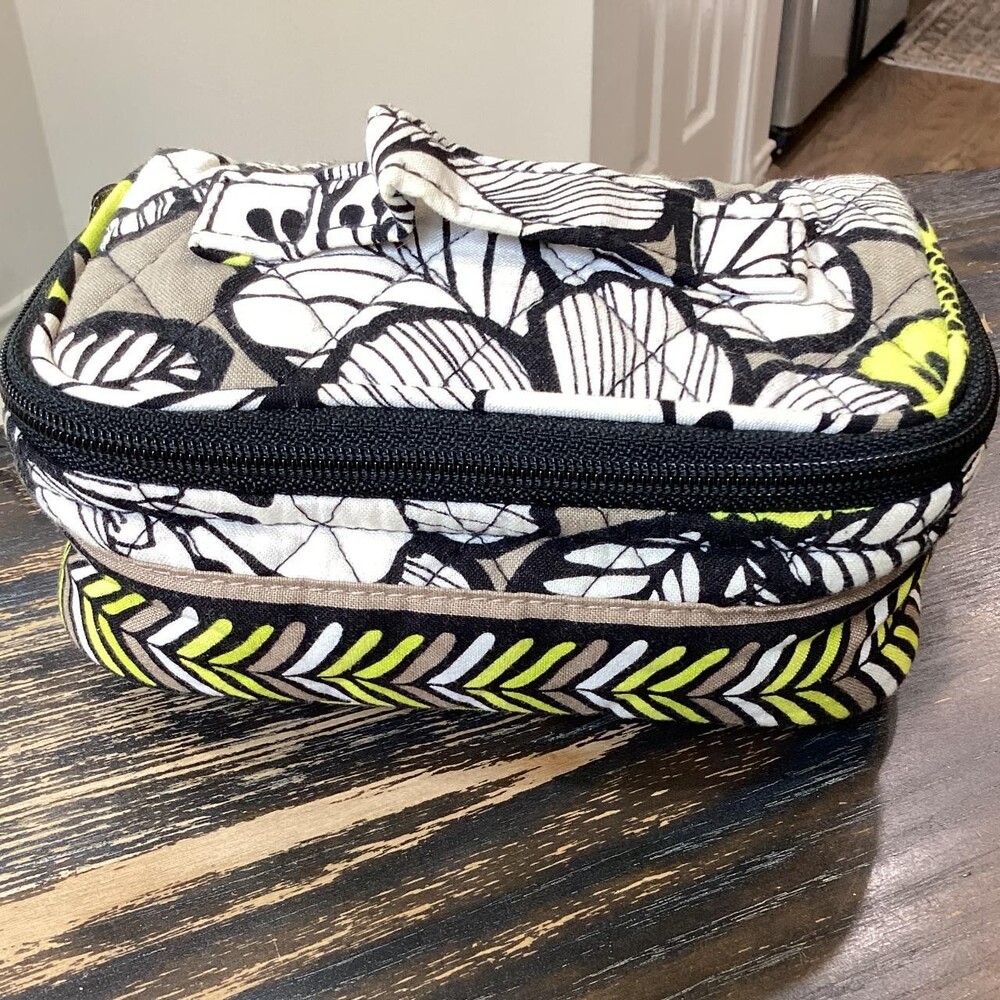 Vera Bradley Citron  Retired Pattern Jewelry Case